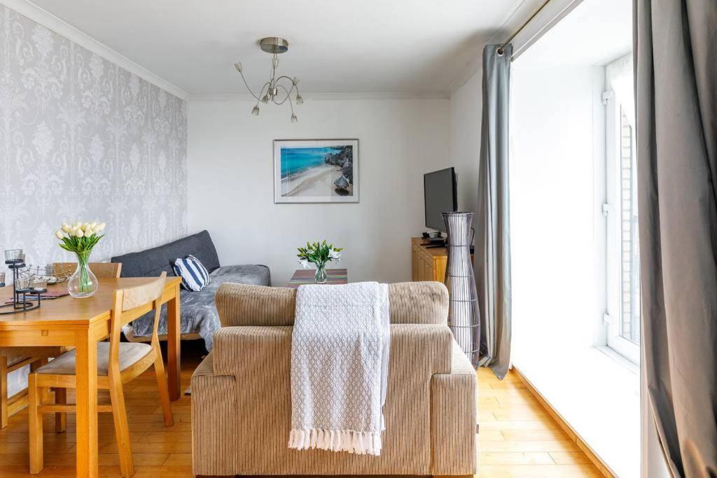 Fresh, Modern West End Apartment Beside Hydro Глазгоу Екстериор снимка