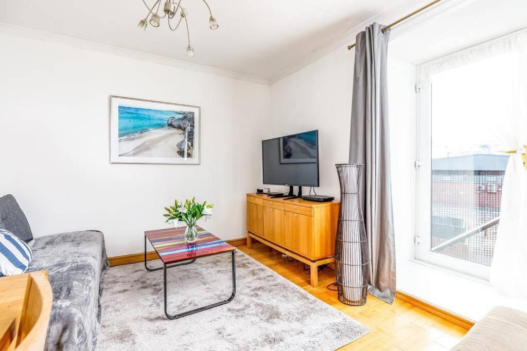 Fresh, Modern West End Apartment Beside Hydro Глазгоу Екстериор снимка