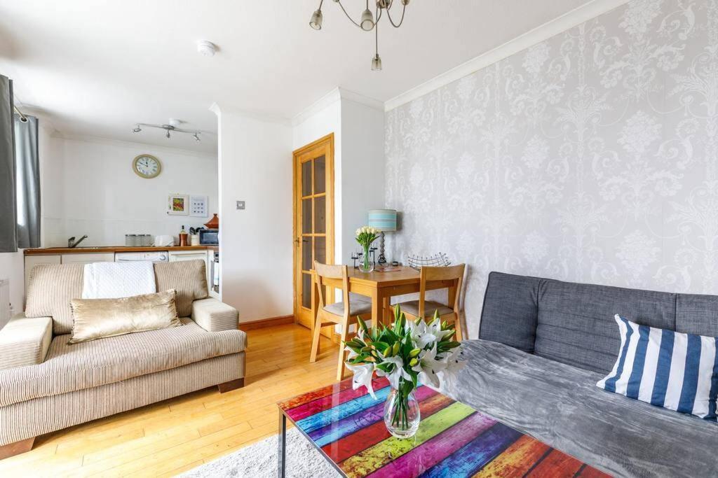 Fresh, Modern West End Apartment Beside Hydro Глазгоу Екстериор снимка
